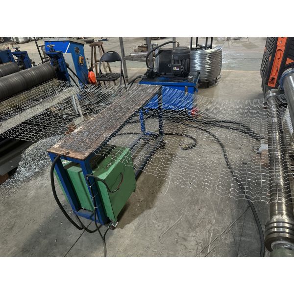 Eight Lines Welded Pipeline Reinforcement Wire Mesh 140m 280m Length For Oil And Gas