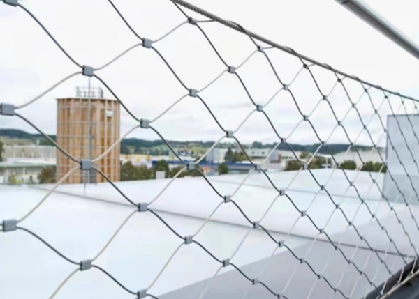 Stainless Steel 304 Wire Rope Netting Mesh 2.0mm Cable 52mm Mesh Size