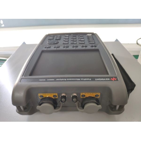 Portable Keysight Agilent N9952A FieldFox Handheld Microwave Analyzer, 50 GHz