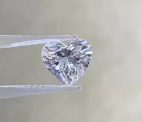 Certified Synthetic Diamonds Heart Shape 2CT Cvd Lab Made Diamonds Colorless Diamond