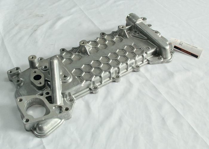Excavator Machinery Spare Parts ISUZU Oil Cooler Cover Metal Material 4HK1