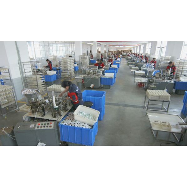 Green Yellow Portable Badminton Racket Set With Nylon Leaf Shuttlecock 2 Players Shuttlecocks