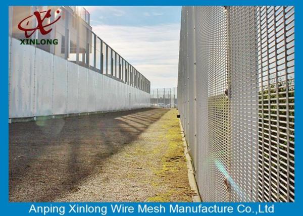 Professional Hot Dipped Galvanized Welded Mesh Security Fencing For Protection 2