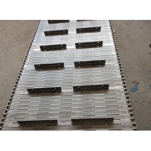 Heat Resistance Plate Linked Perforated Conveyor Belt On The Bin Wash