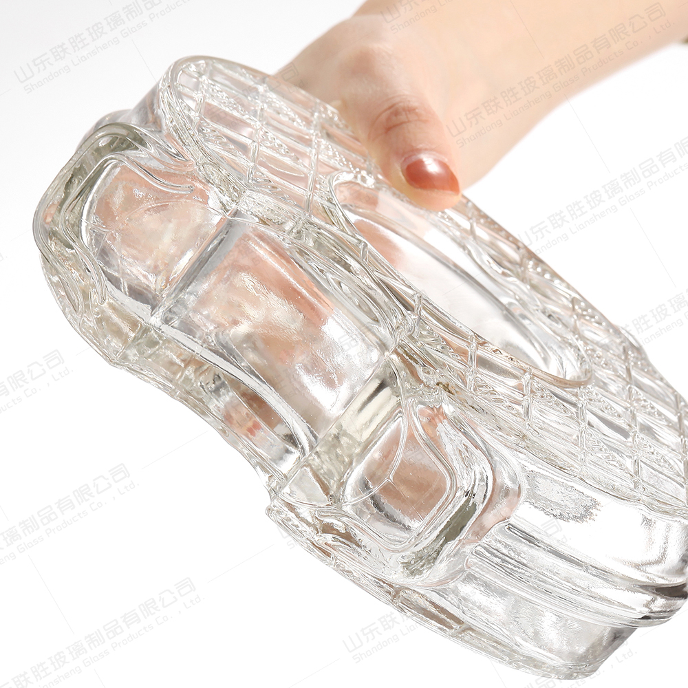 Customized Round 750ml Wine Decanter Glass Bottle with Fine Carved Art and Cork Stoppers